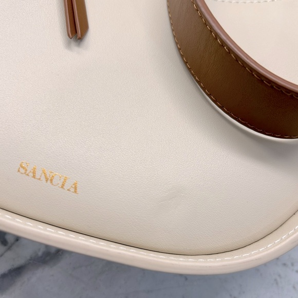 Sancia Yvette Half Moon Bag 🤍🌙 - Picture 5 of 7